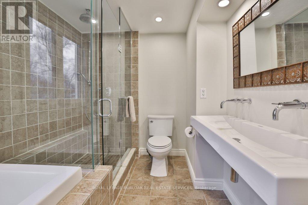282 Pine Cove Road, Burlington, ON - Indoor Photo Showing Bathroom