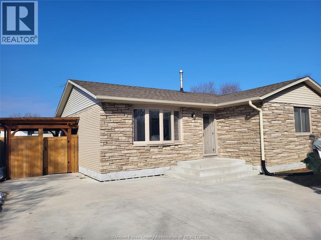 7 Vanier Drive, Tilbury, ON - Outdoor With Exterior