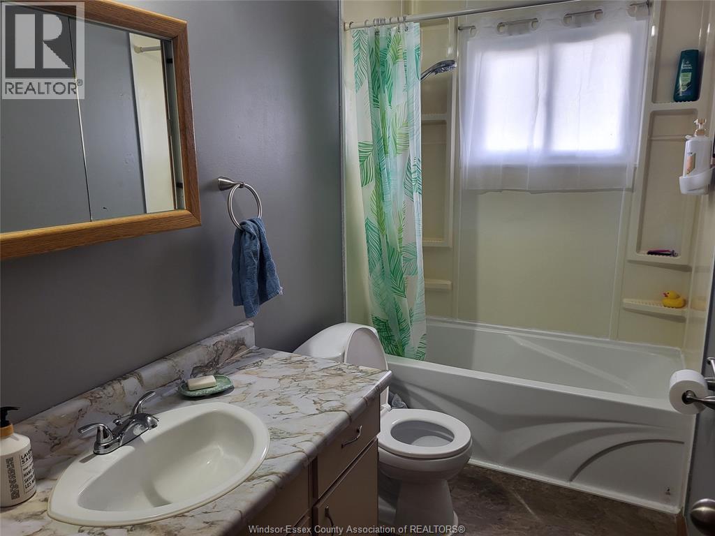 7 Vanier Drive, Tilbury, ON - Indoor Photo Showing Bathroom