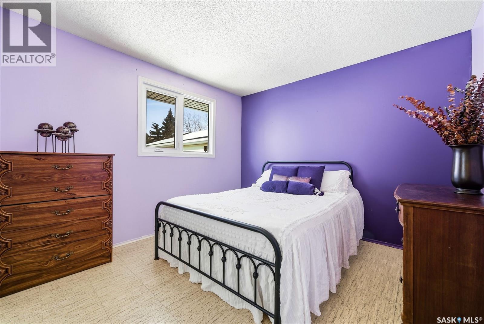 131 Lloyd Crescent, Regina, SK - Indoor Photo Showing Bedroom