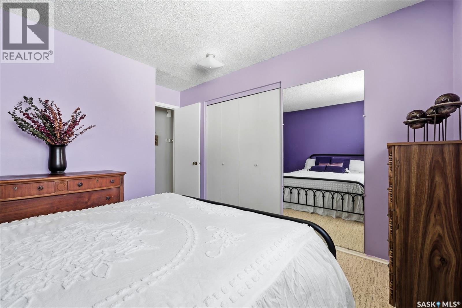 131 Lloyd Crescent, Regina, SK - Indoor Photo Showing Bedroom