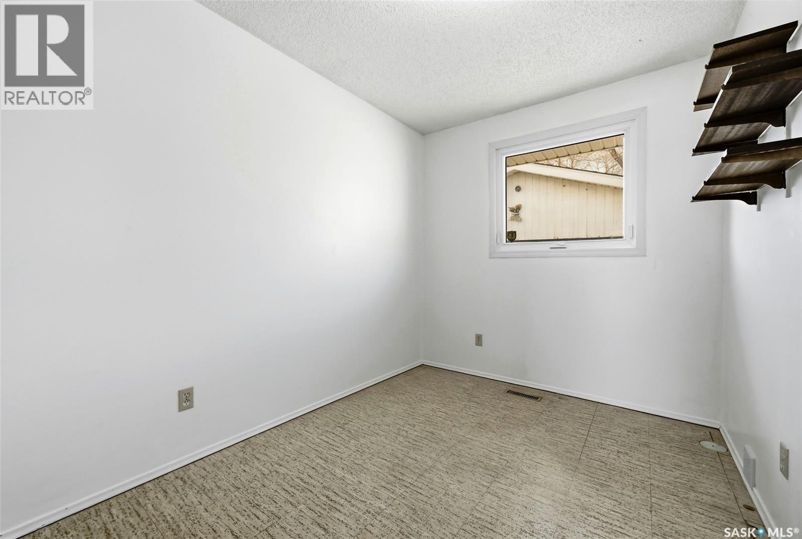 131 Lloyd Crescent, Regina, SK - Indoor Photo Showing Other Room