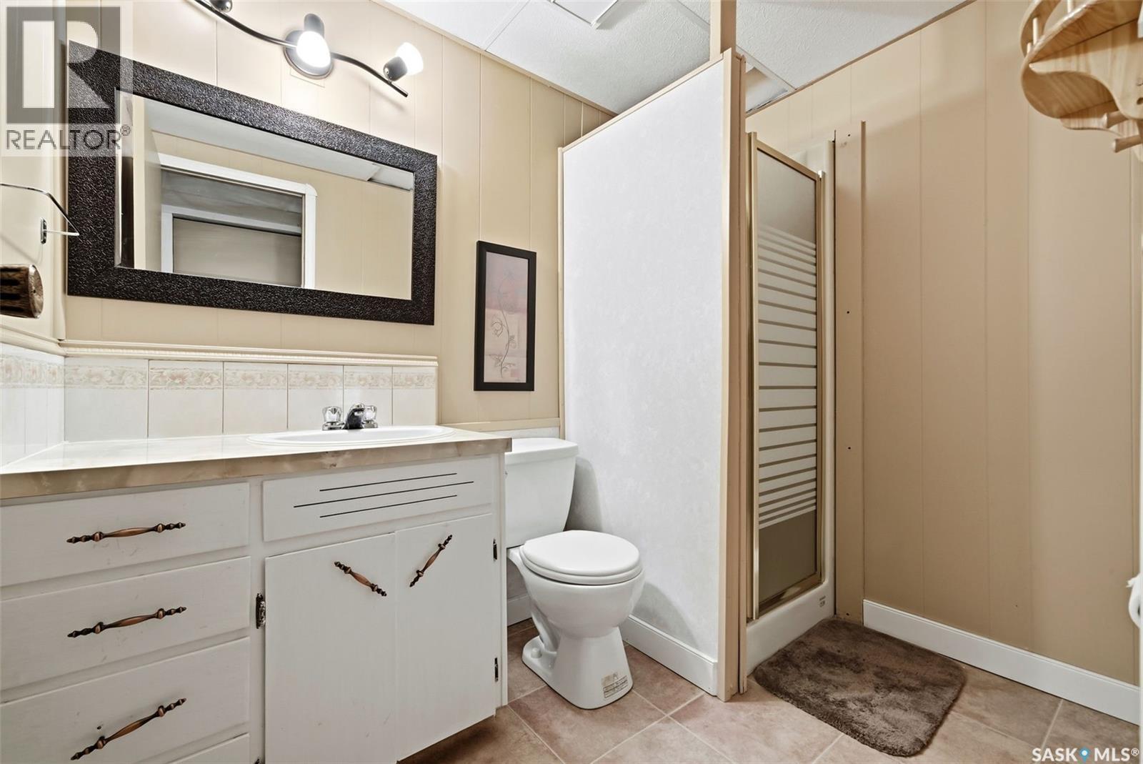 131 Lloyd Crescent, Regina, SK - Indoor Photo Showing Bathroom