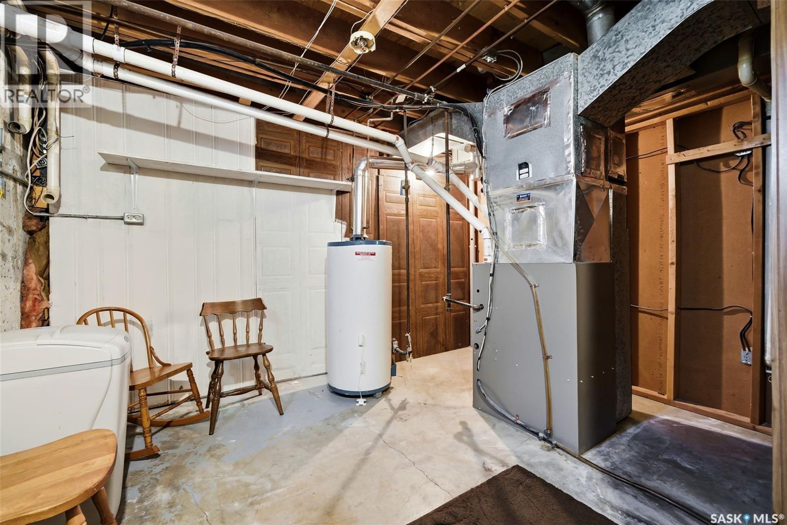 131 Lloyd Crescent, Regina, SK - Indoor Photo Showing Basement