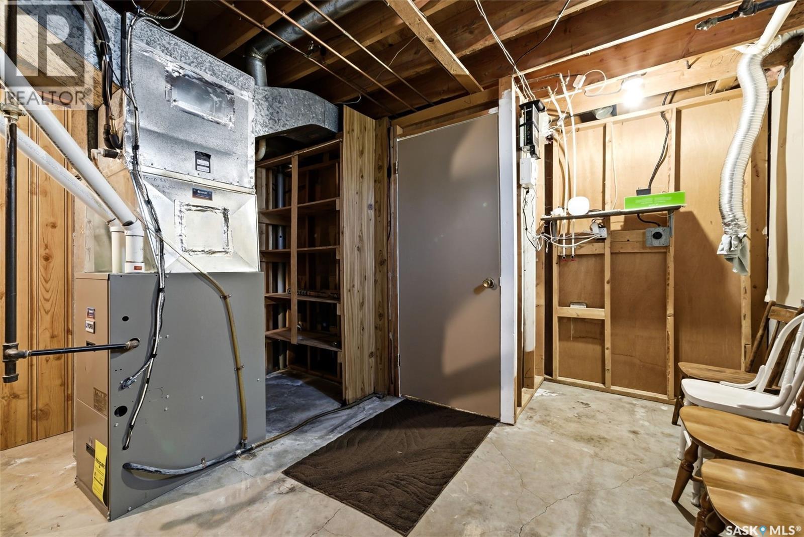 131 Lloyd Crescent, Regina, SK - Indoor Photo Showing Basement