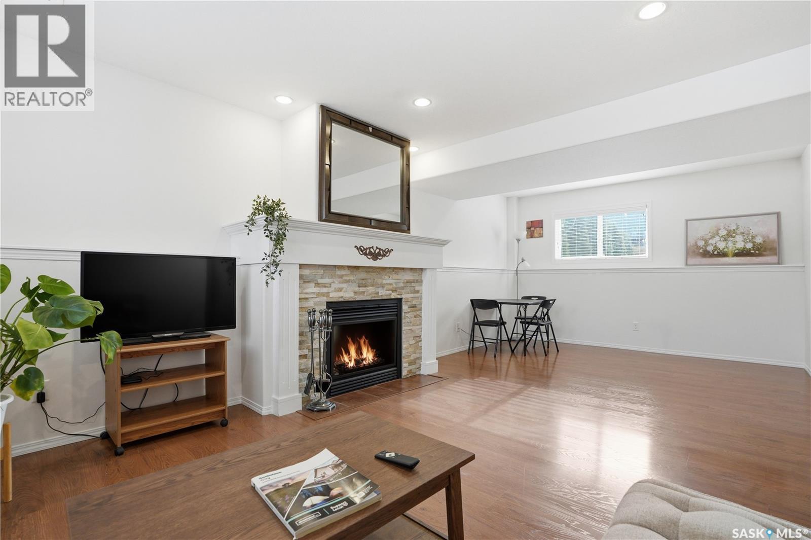 1410 Paton Crescent, Saskatoon, SK - Indoor Photo Showing Living Room With Fireplace