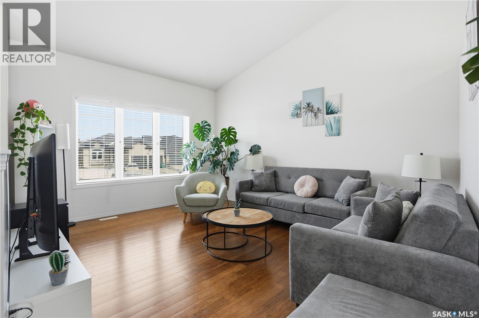 1410 Paton Crescent, Saskatoon, SK - Indoor Photo Showing Living Room