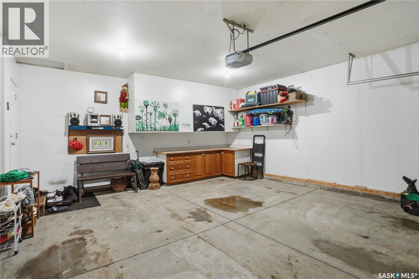1410 Paton Crescent, Saskatoon, SK - Indoor Photo Showing Garage