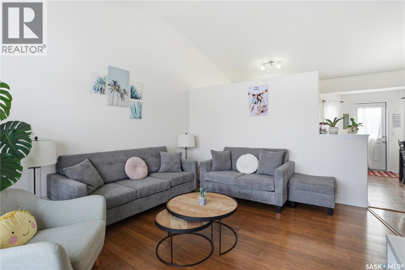 1410 Paton Crescent, Saskatoon, SK - Indoor Photo Showing Living Room