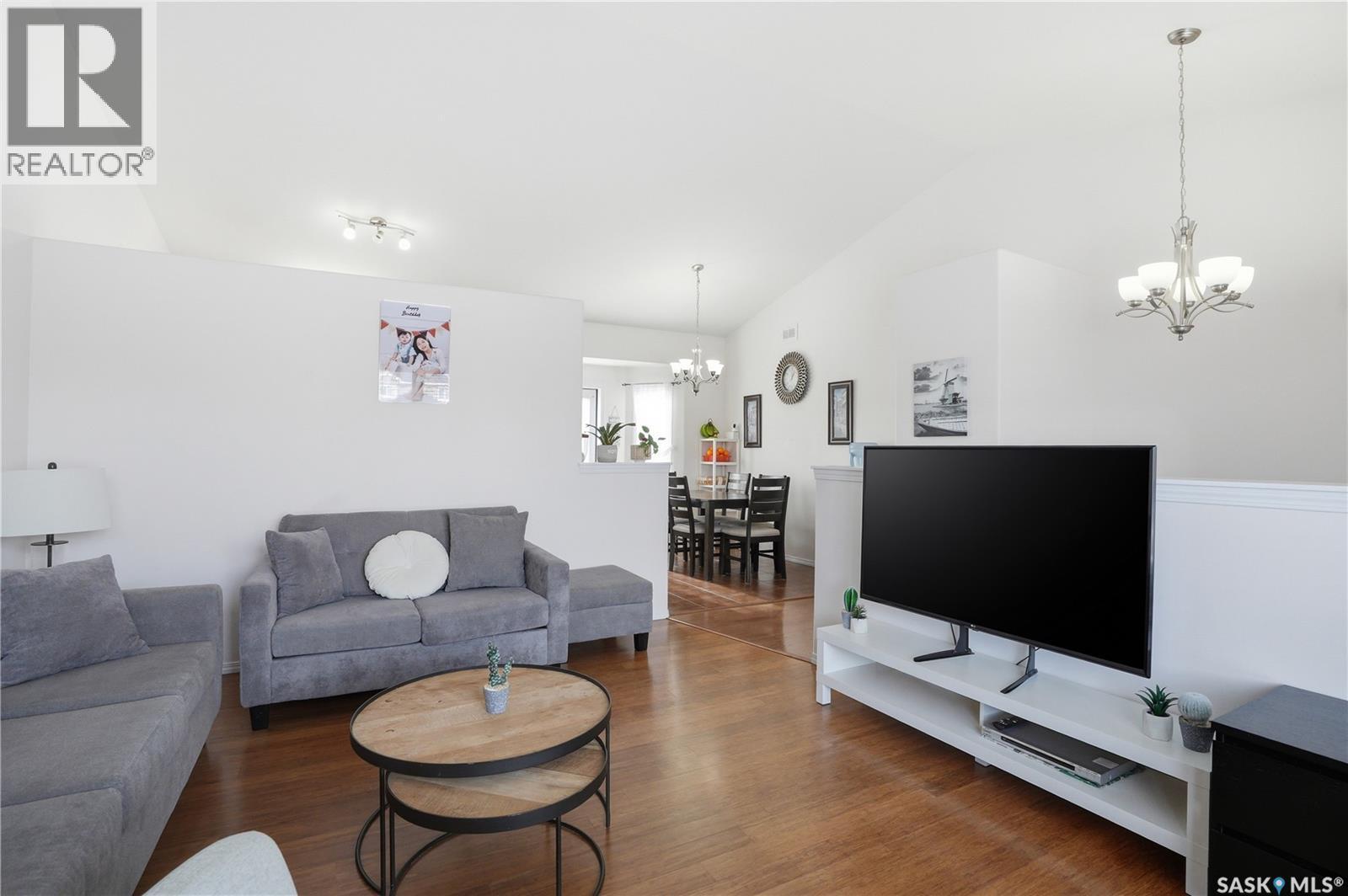 1410 Paton Crescent, Saskatoon, SK - Indoor Photo Showing Living Room