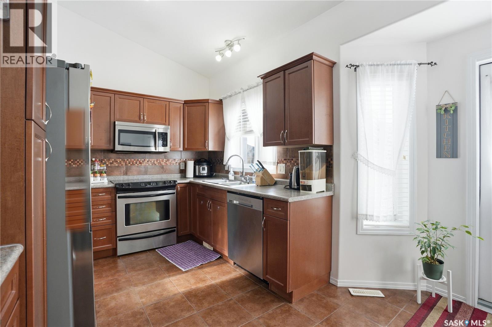 1410 Paton Crescent, Saskatoon, SK - Indoor Photo Showing Kitchen