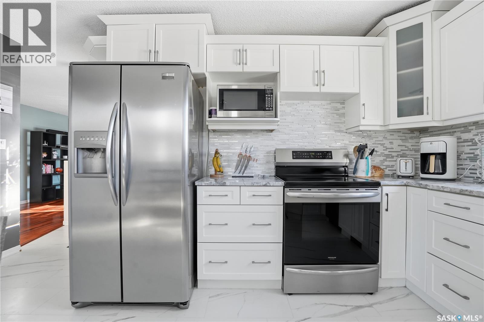 70 Paynter Crescent, Regina, SK - Indoor Photo Showing Kitchen With Upgraded Kitchen