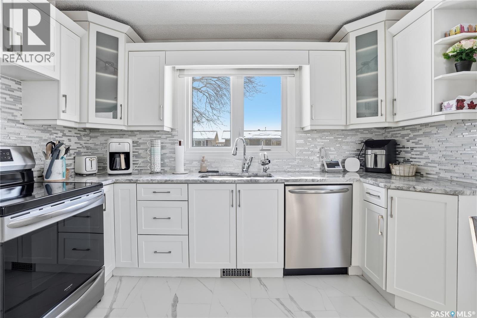 70 Paynter Crescent, Regina, SK - Indoor Photo Showing Kitchen With Upgraded Kitchen