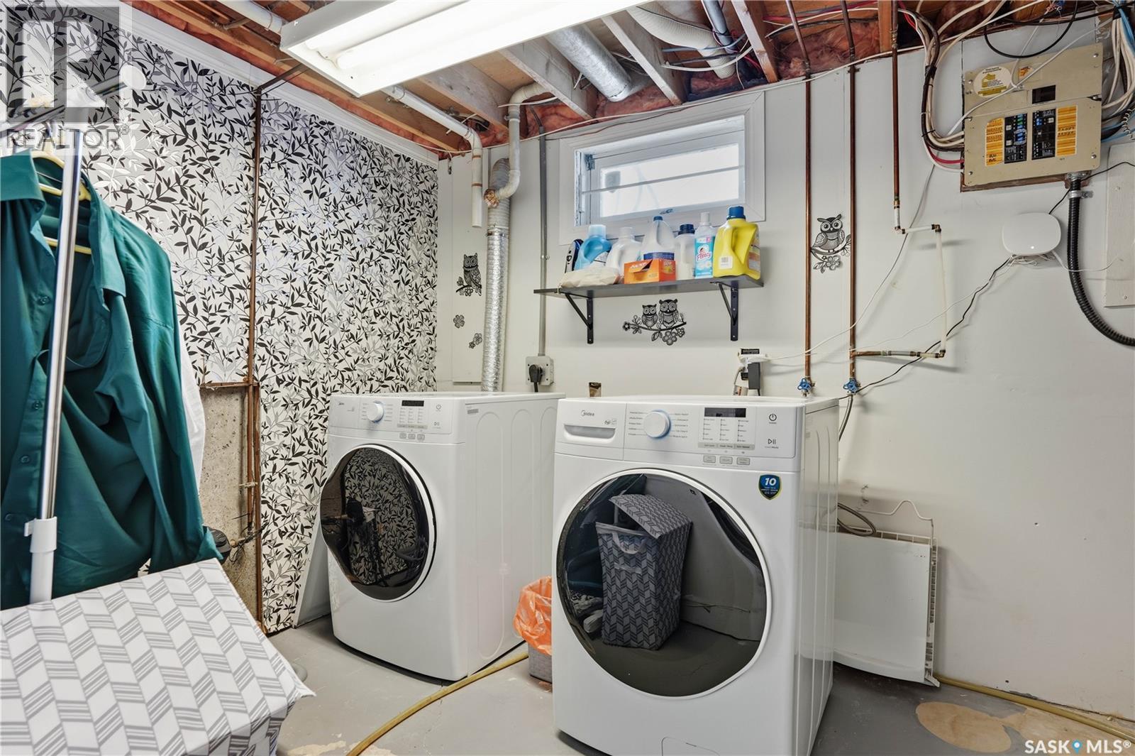70 Paynter Crescent, Regina, SK - Indoor Photo Showing Laundry Room