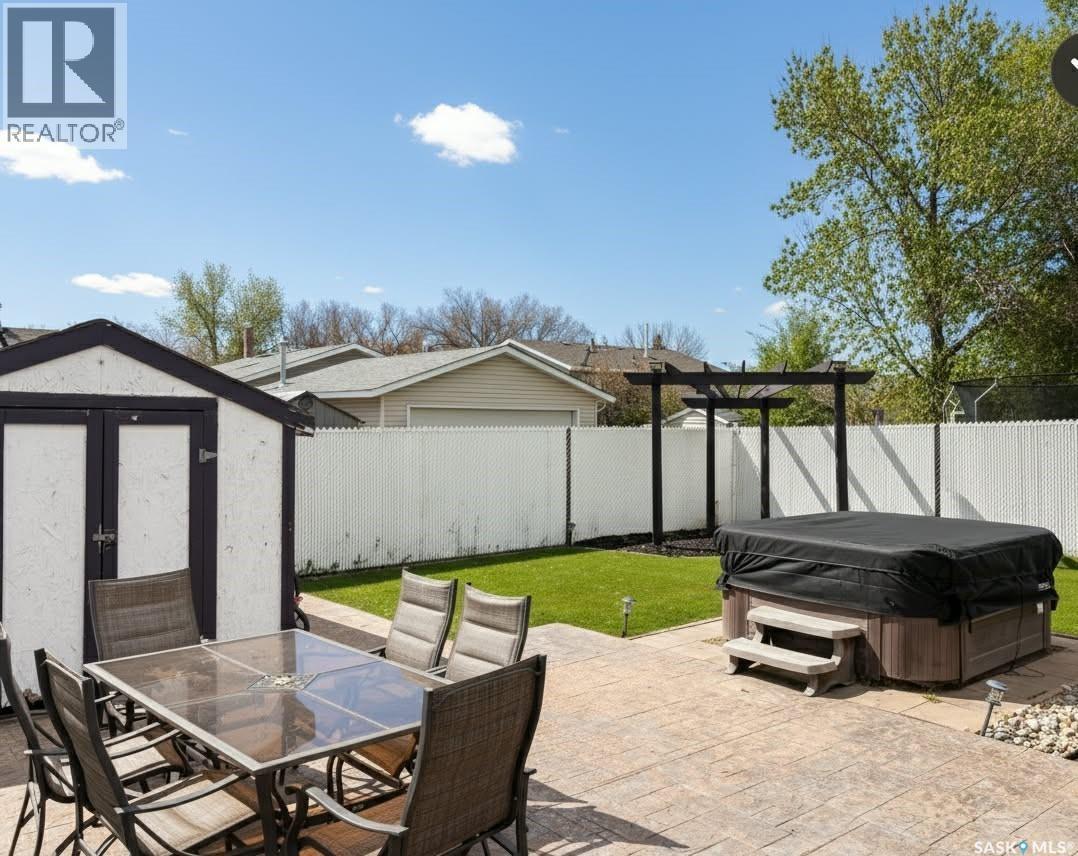 70 Paynter Crescent, Regina, SK - Outdoor With Deck Patio Veranda