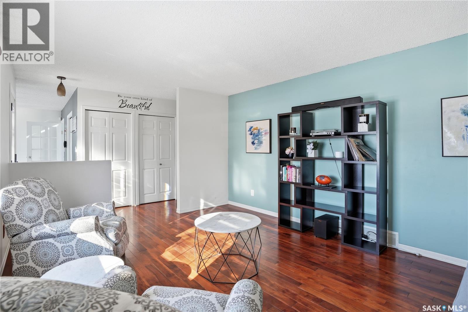 70 Paynter Crescent, Regina, SK - Indoor Photo Showing Living Room