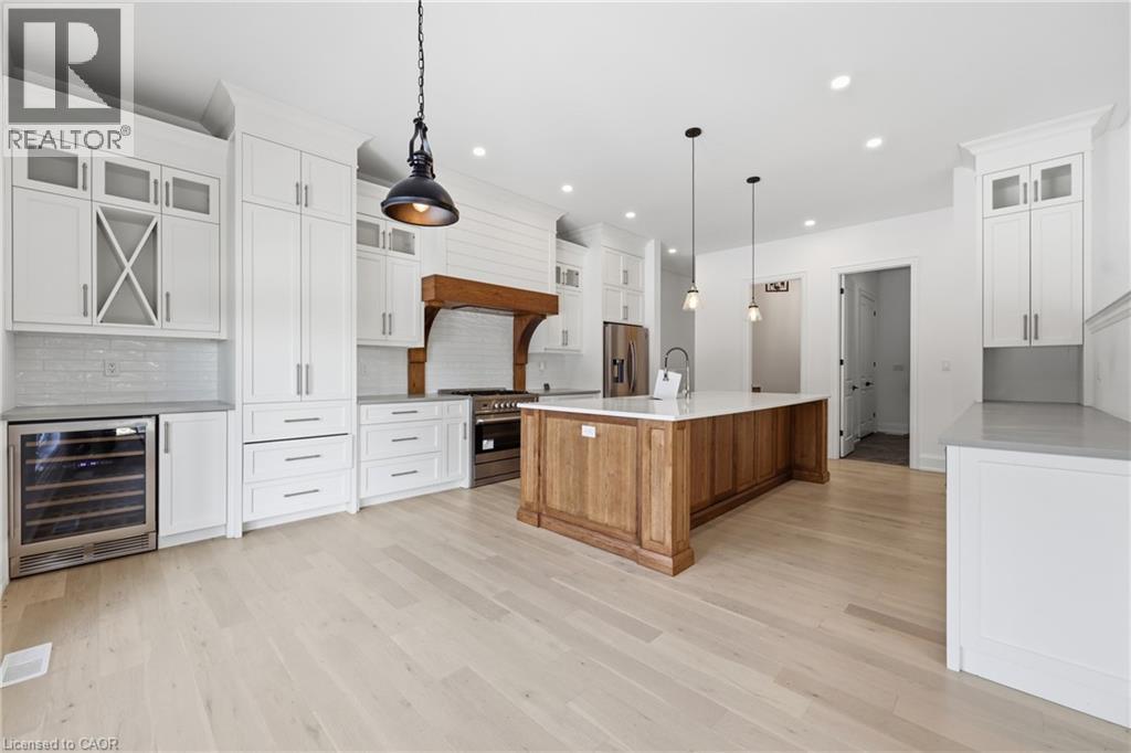 9042 Sideroad 10, Erin, ON - Indoor Photo Showing Kitchen With Upgraded Kitchen