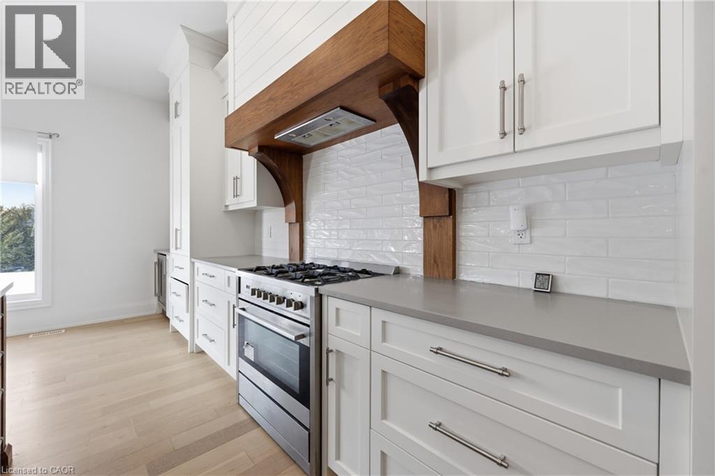 9042 Sideroad 10, Erin, ON - Indoor Photo Showing Kitchen With Upgraded Kitchen