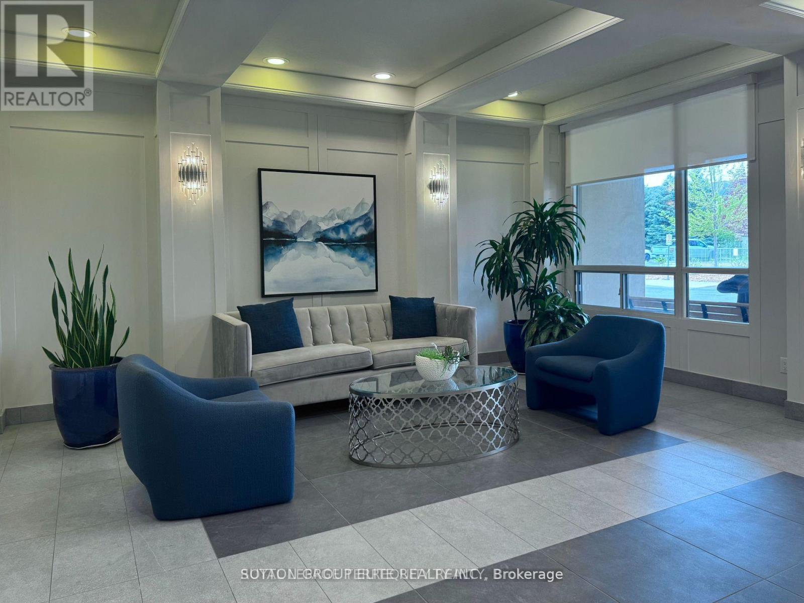 514 - 19 Northern Heights Drive, Richmond Hill, ON - Indoor Photo Showing Living Room