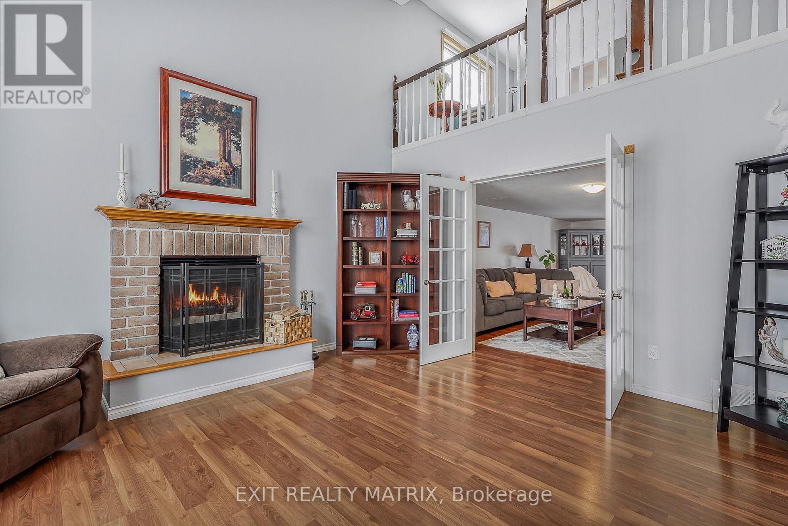 2721 Glen Street, Ottawa, ON - Indoor Photo Showing Living Room With Fireplace