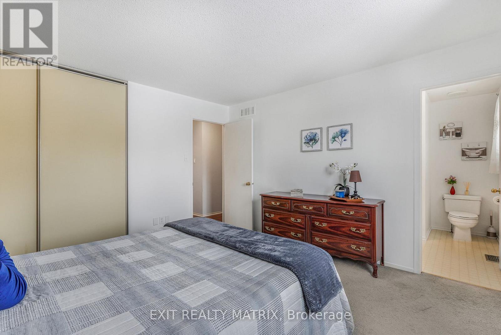 2721 Glen Street, Ottawa, ON - Indoor Photo Showing Bedroom