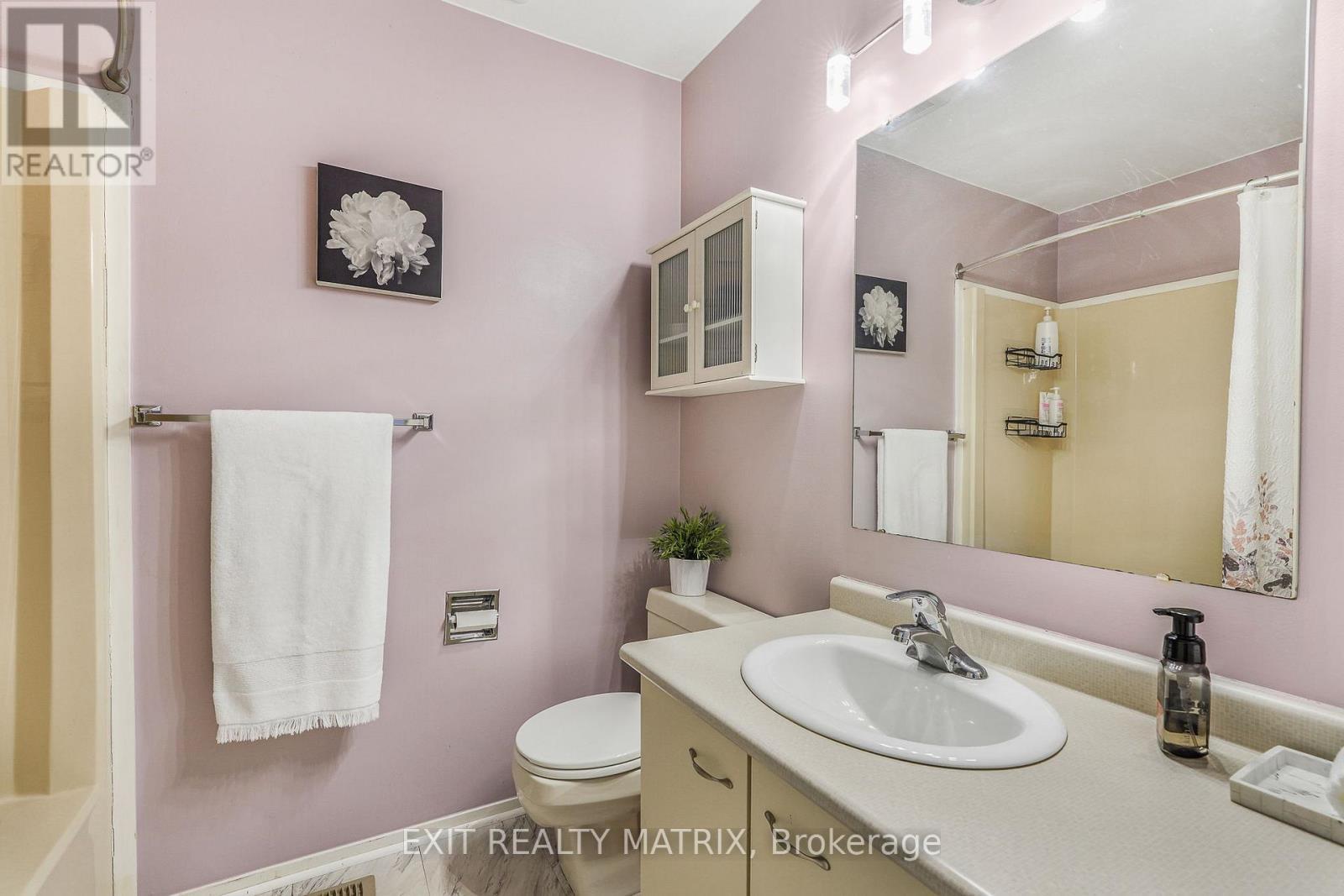 2721 Glen Street, Ottawa, ON - Indoor Photo Showing Bathroom