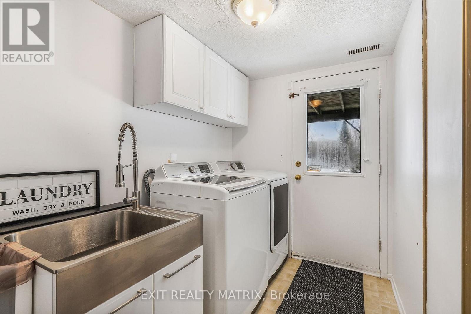 2721 Glen Street, Ottawa, ON - Indoor Photo Showing Laundry Room