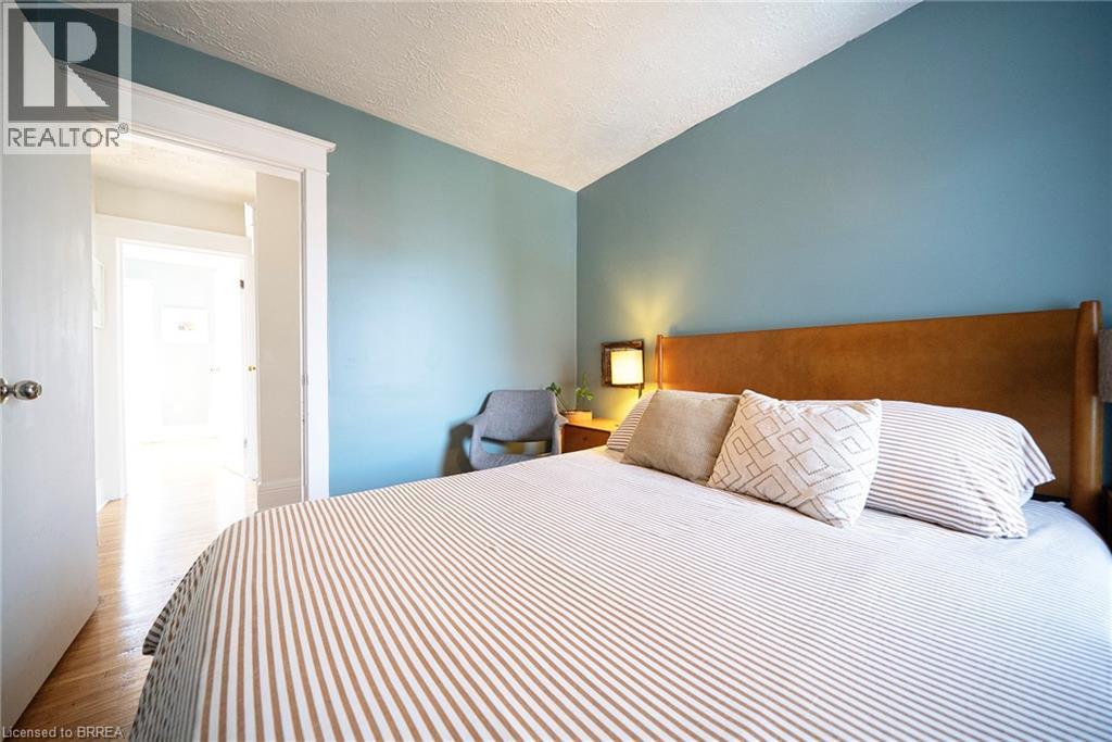 35 Rutherford Avenue, Hamilton, ON - Indoor Photo Showing Bedroom