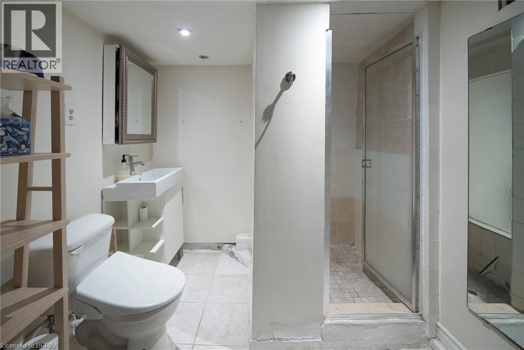 35 Rutherford Avenue, Hamilton, ON - Indoor Photo Showing Bathroom