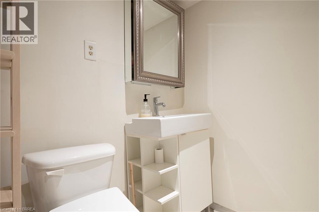 35 Rutherford Avenue, Hamilton, ON - Indoor Photo Showing Bathroom