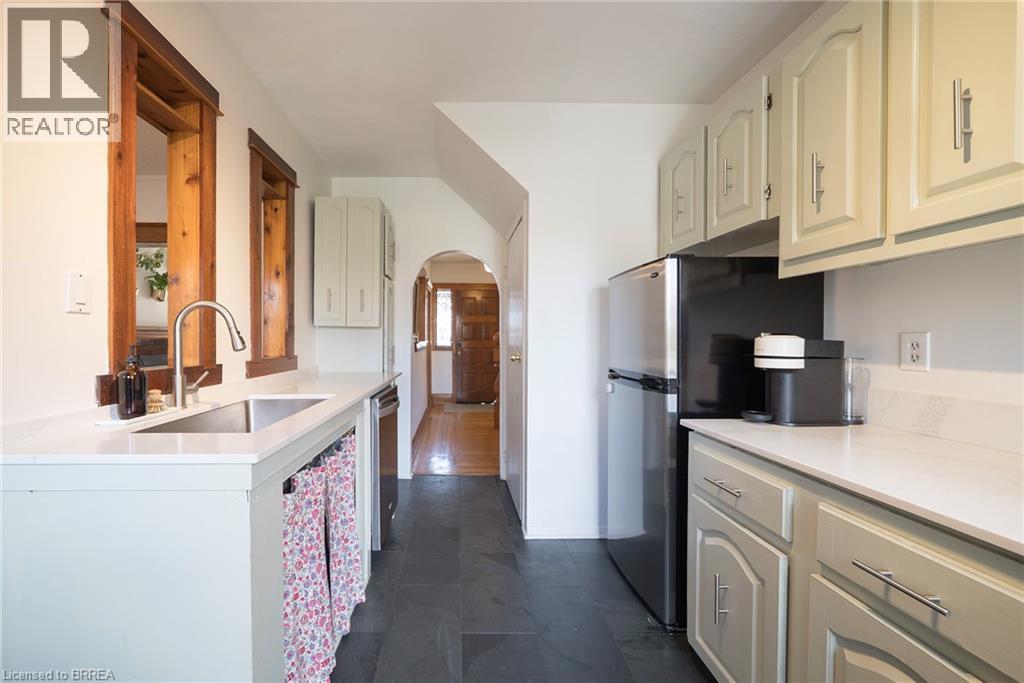 35 Rutherford Avenue, Hamilton, ON - Indoor Photo Showing Kitchen
