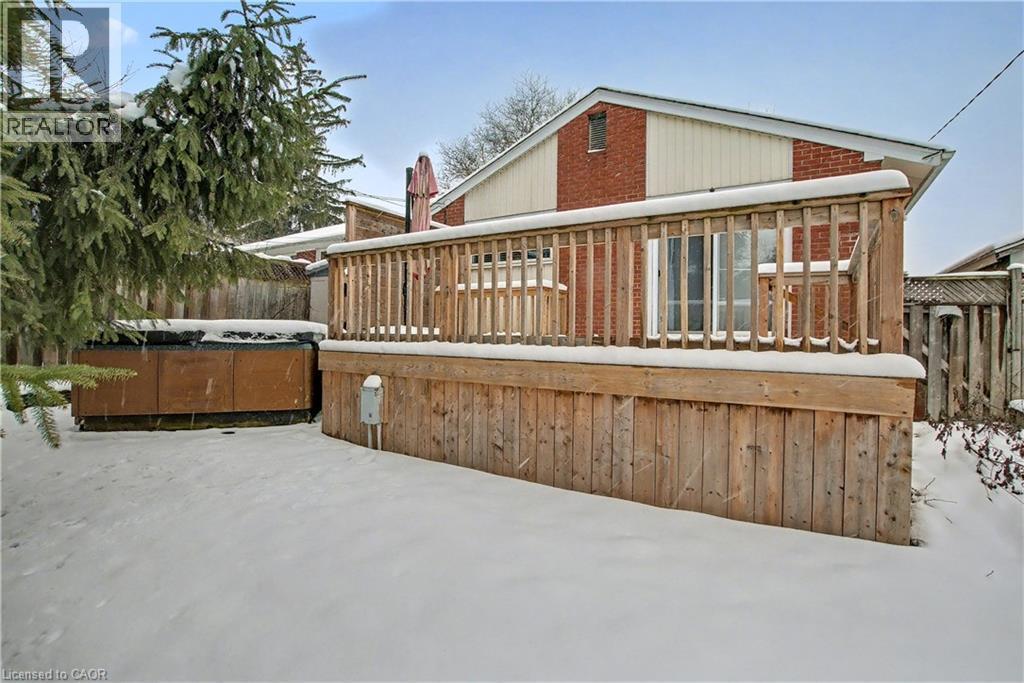 11 Carwyn Crescent, Hamilton, ON - Outdoor With Deck Patio Veranda