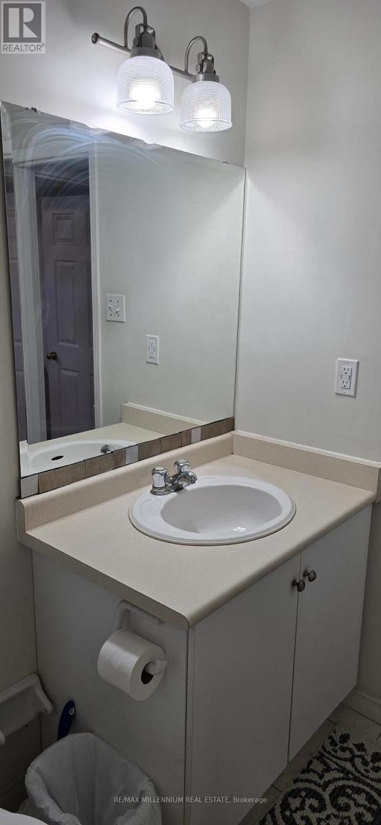 7125 Baskerville Run, Mississauga, ON - Indoor Photo Showing Bathroom