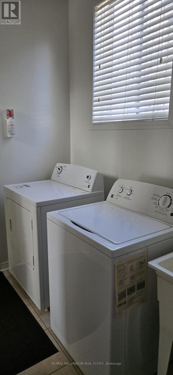 7125 Baskerville Run, Mississauga, ON - Indoor Photo Showing Laundry Room