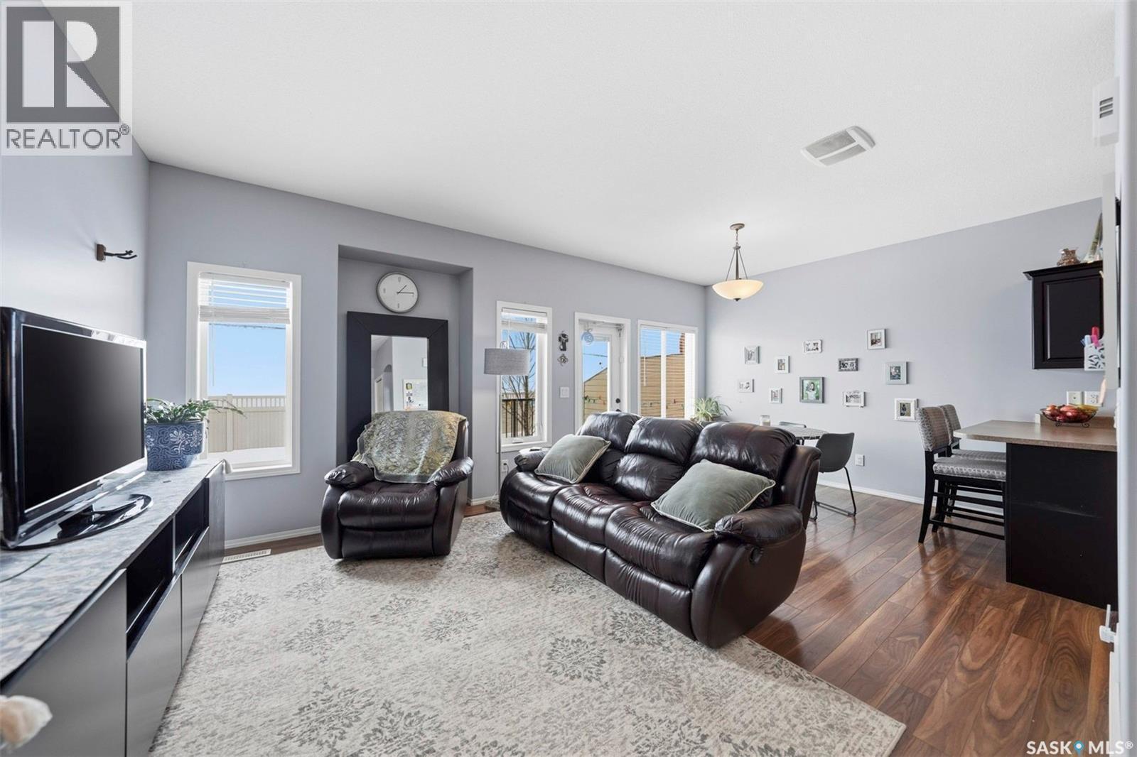 614 150 Langlois Way, Saskatoon, SK - Indoor Photo Showing Living Room