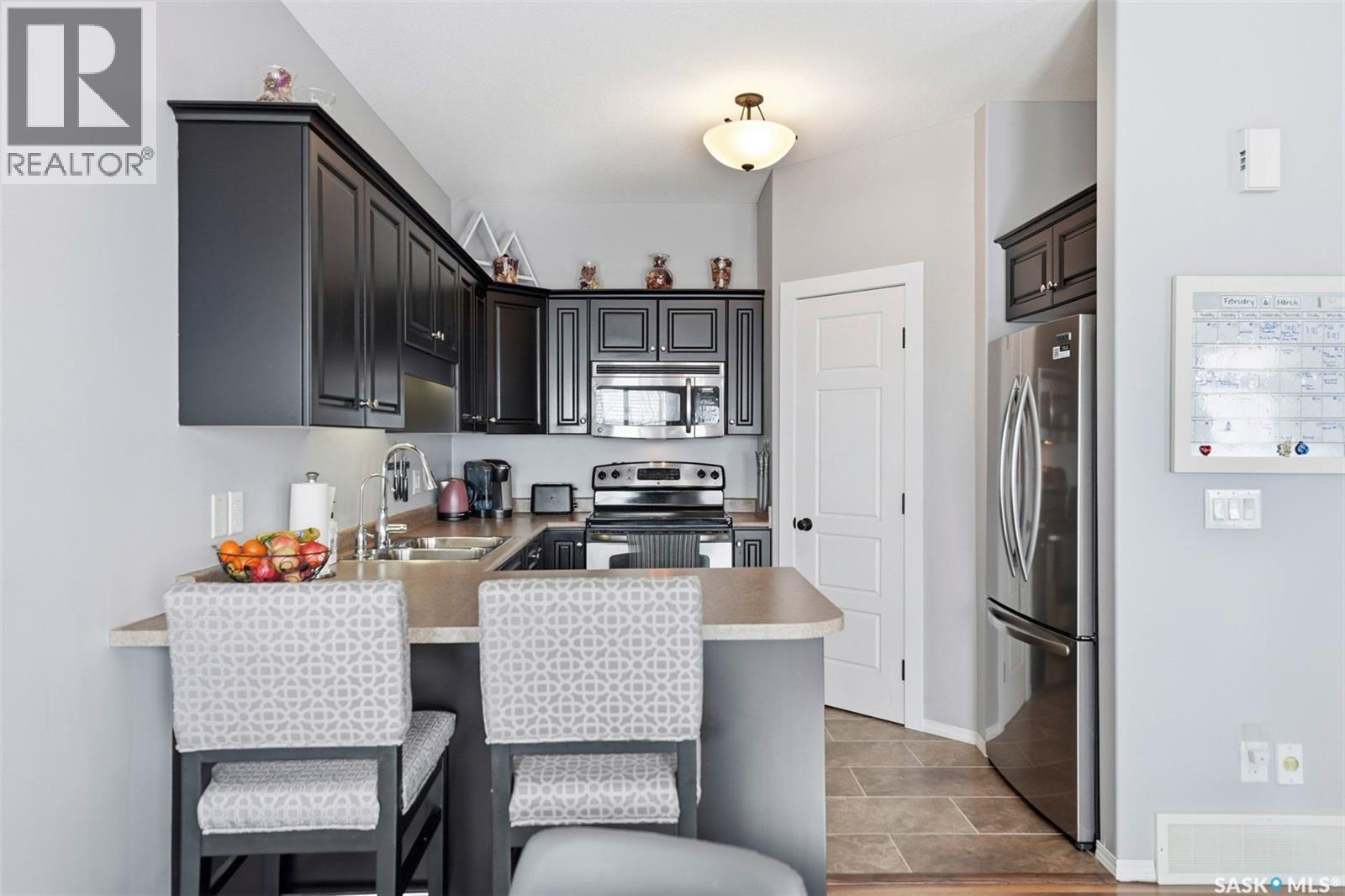 614 150 Langlois Way, Saskatoon, SK - Indoor Photo Showing Kitchen With Double Sink