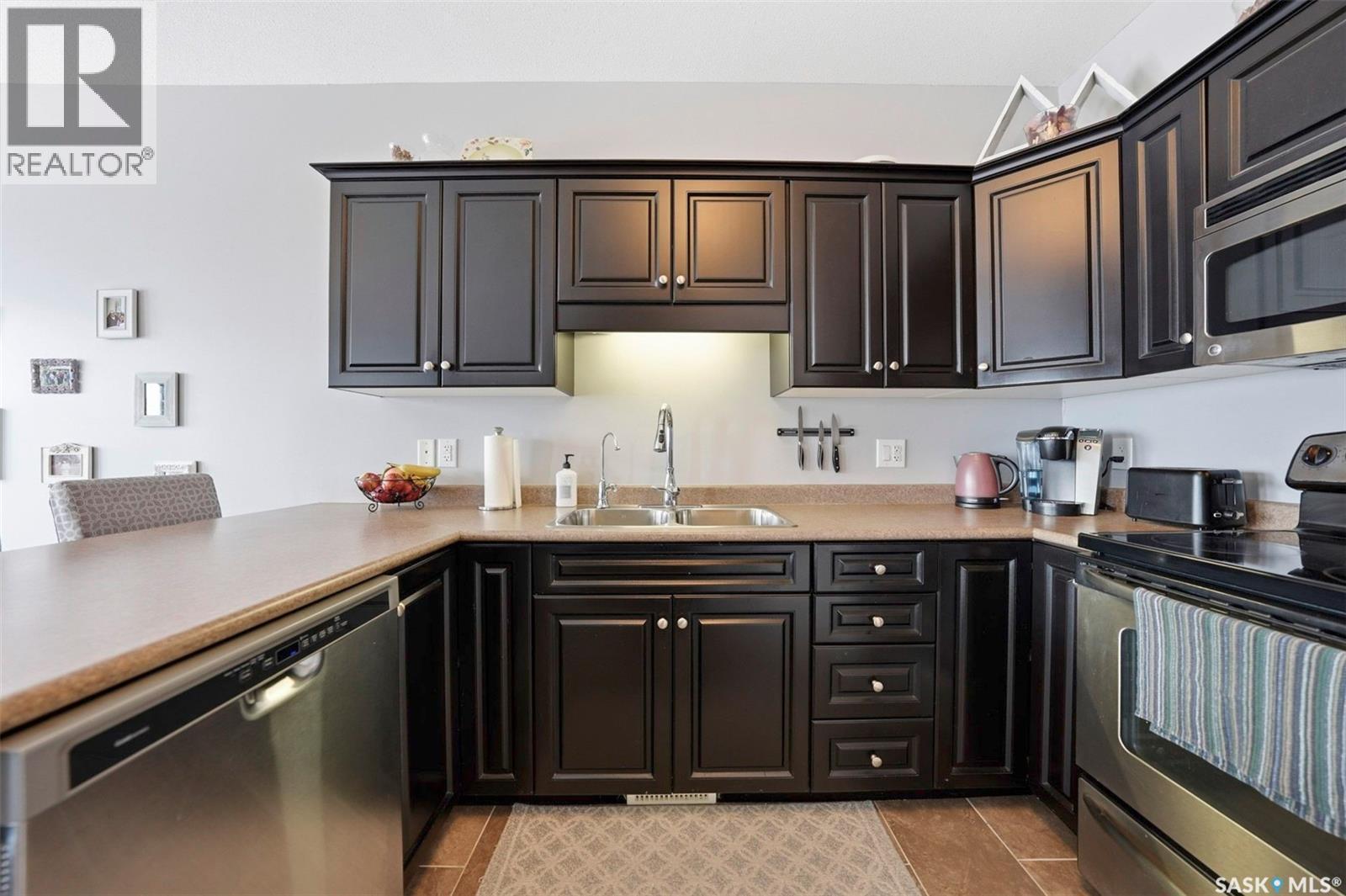 614 150 Langlois Way, Saskatoon, SK - Indoor Photo Showing Kitchen With Double Sink