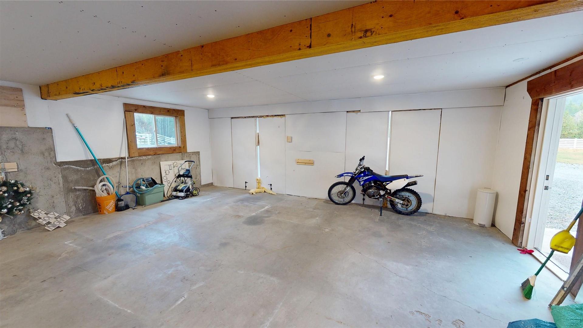 5553 Hidden Valley Road, Cranbrook, BC - Indoor Photo Showing Garage
