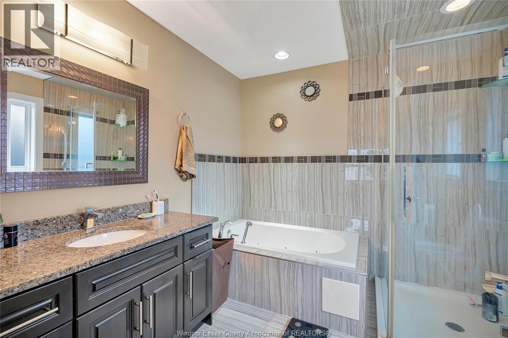 2988 Ruth Road, Windsor, ON - Indoor Photo Showing Bathroom