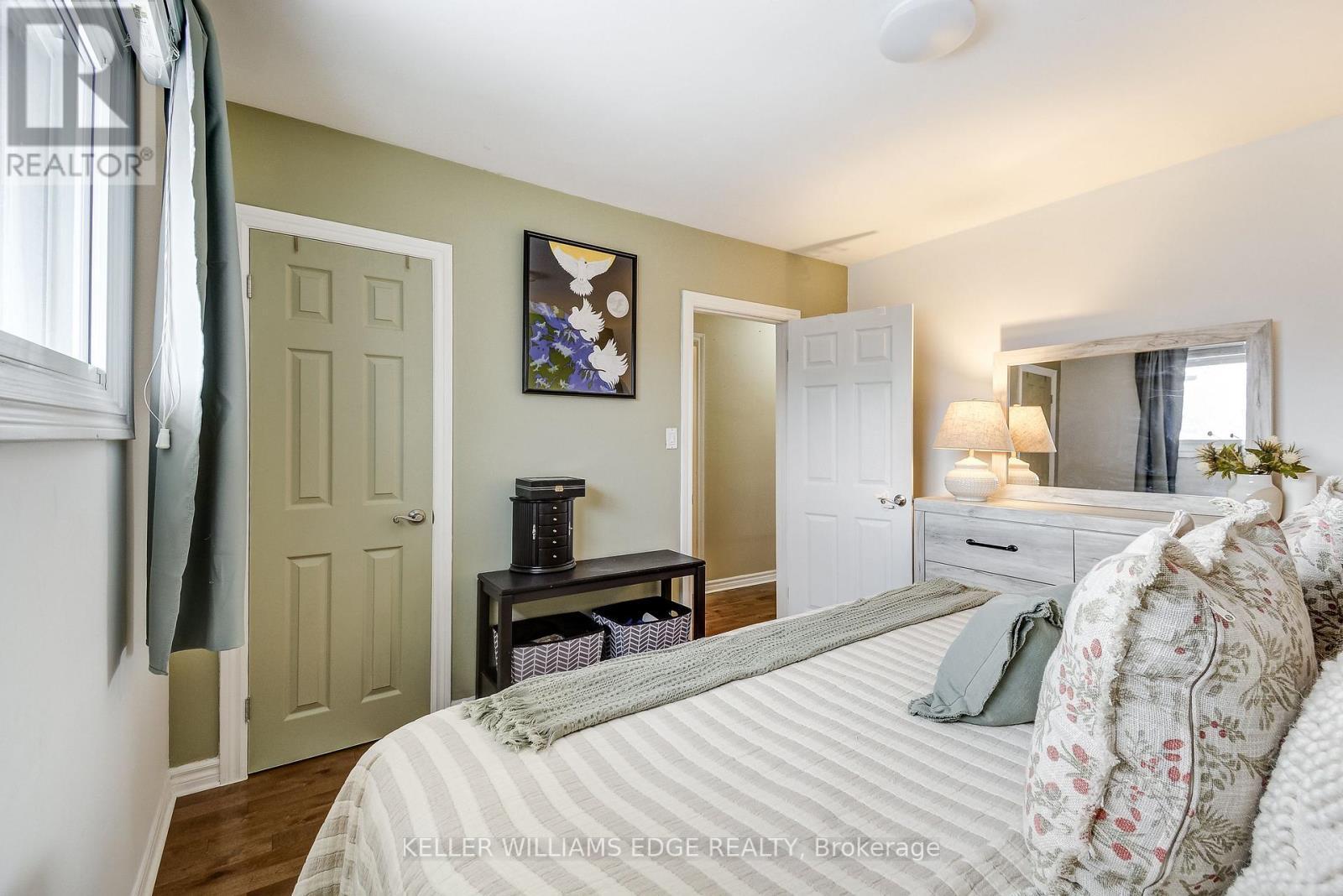 301 East 43Rd Street, Hamilton, ON - Indoor Photo Showing Bedroom