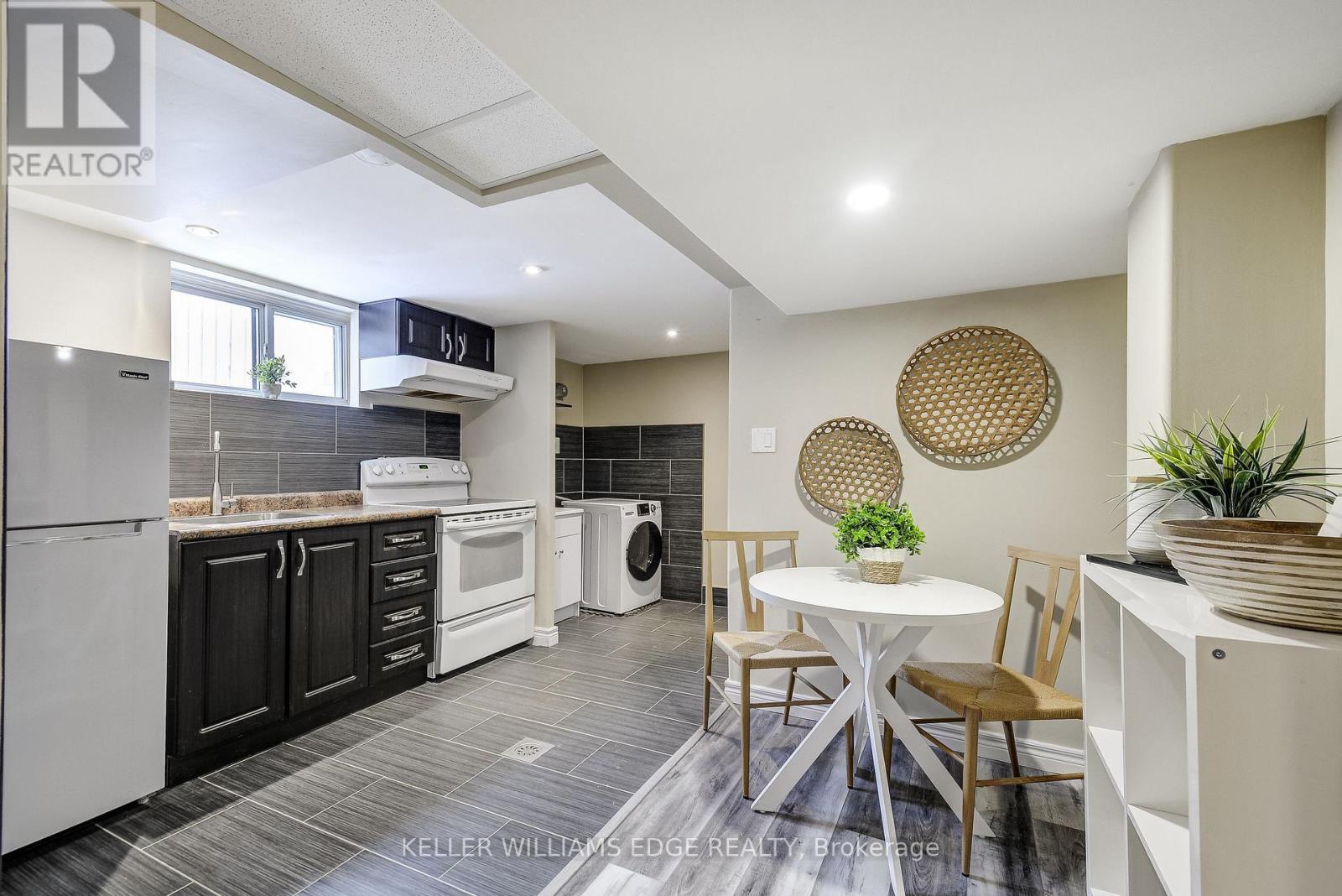 301 East 43Rd Street, Hamilton, ON - Indoor Photo Showing Other Room