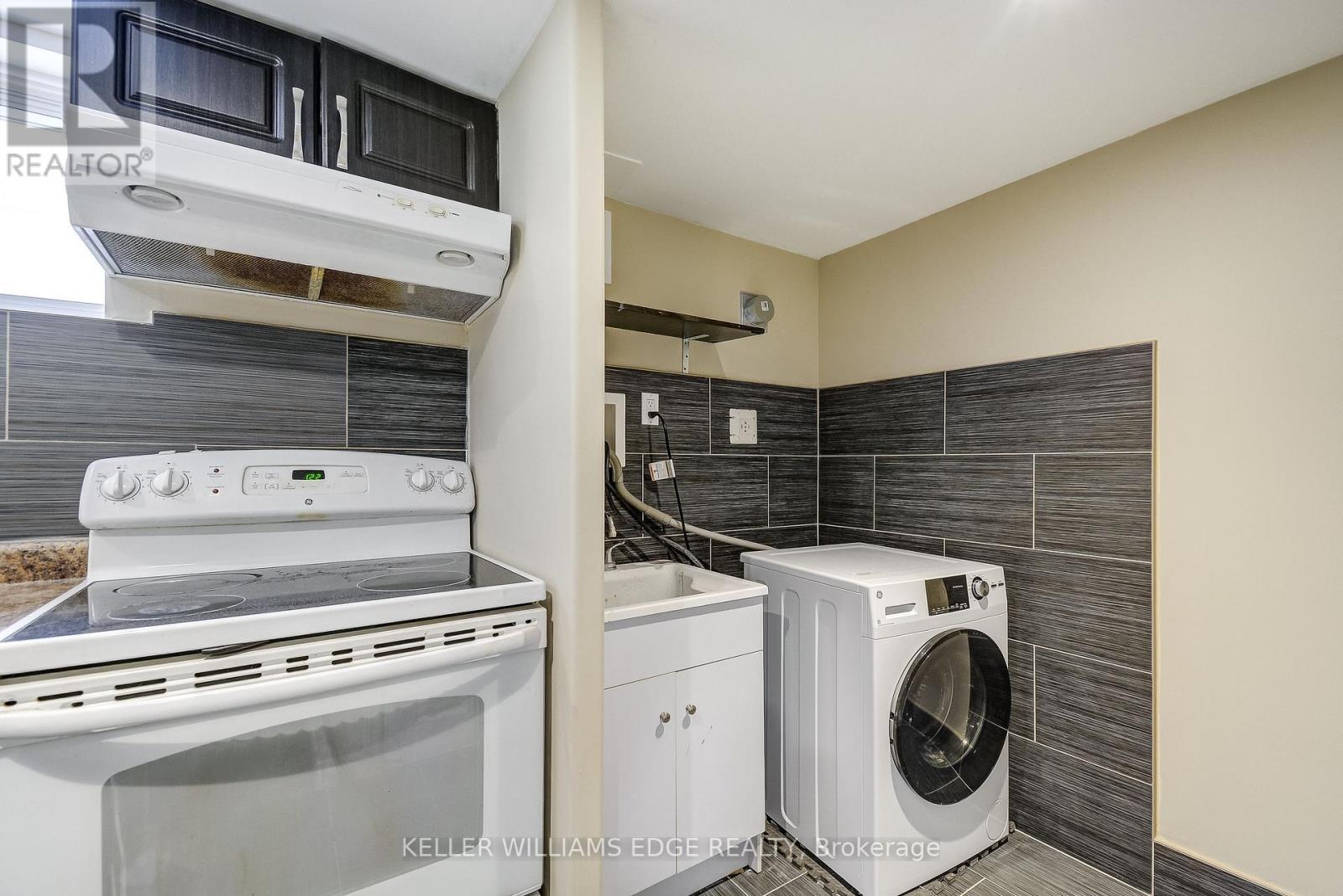 301 East 43Rd Street, Hamilton, ON - Indoor Photo Showing Laundry Room