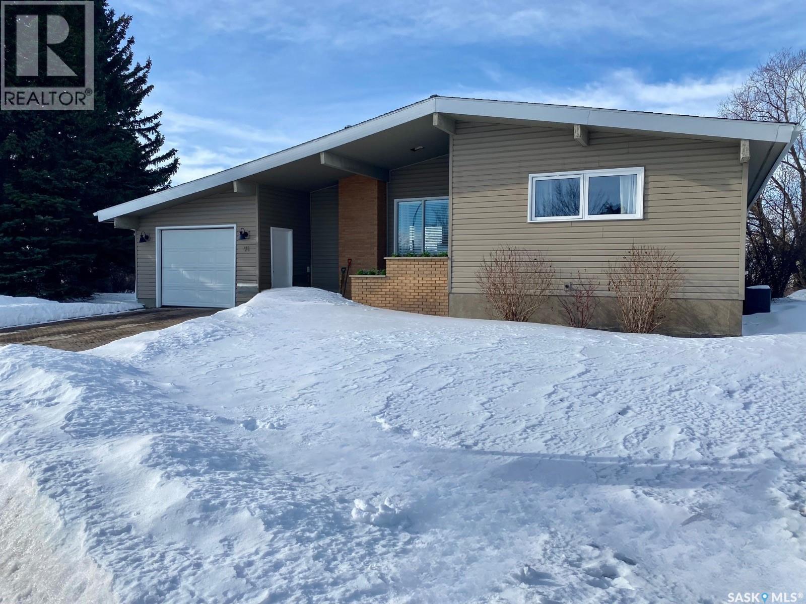 91 Moir Drive, Oxbow, SK - Outdoor