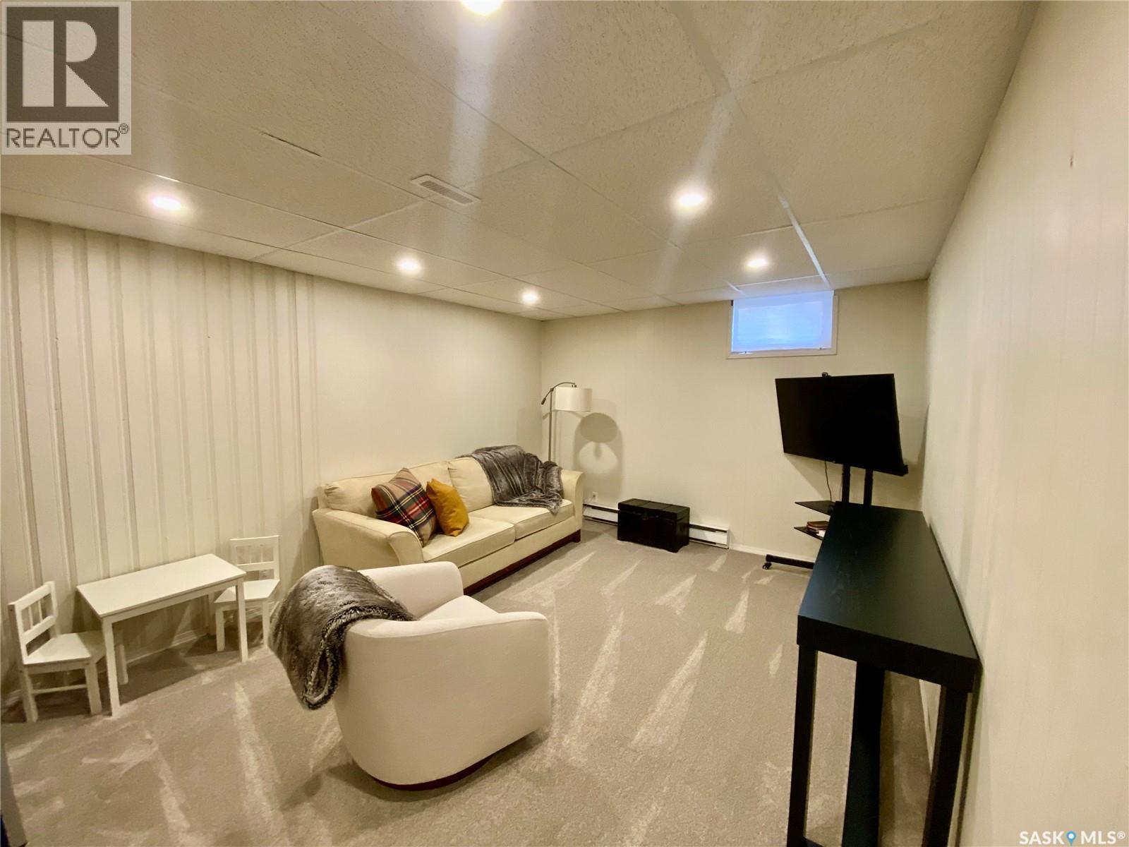 91 Moir Drive, Oxbow, SK - Indoor Photo Showing Basement