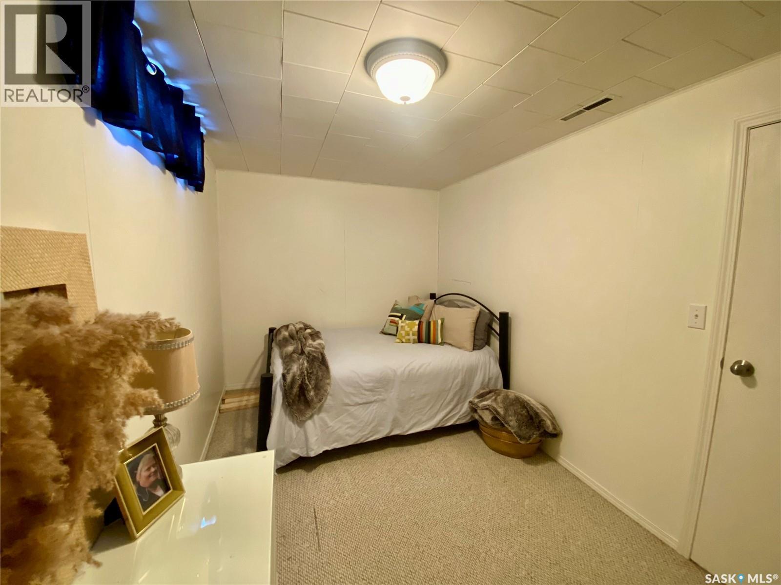 91 Moir Drive, Oxbow, SK - Indoor Photo Showing Bedroom