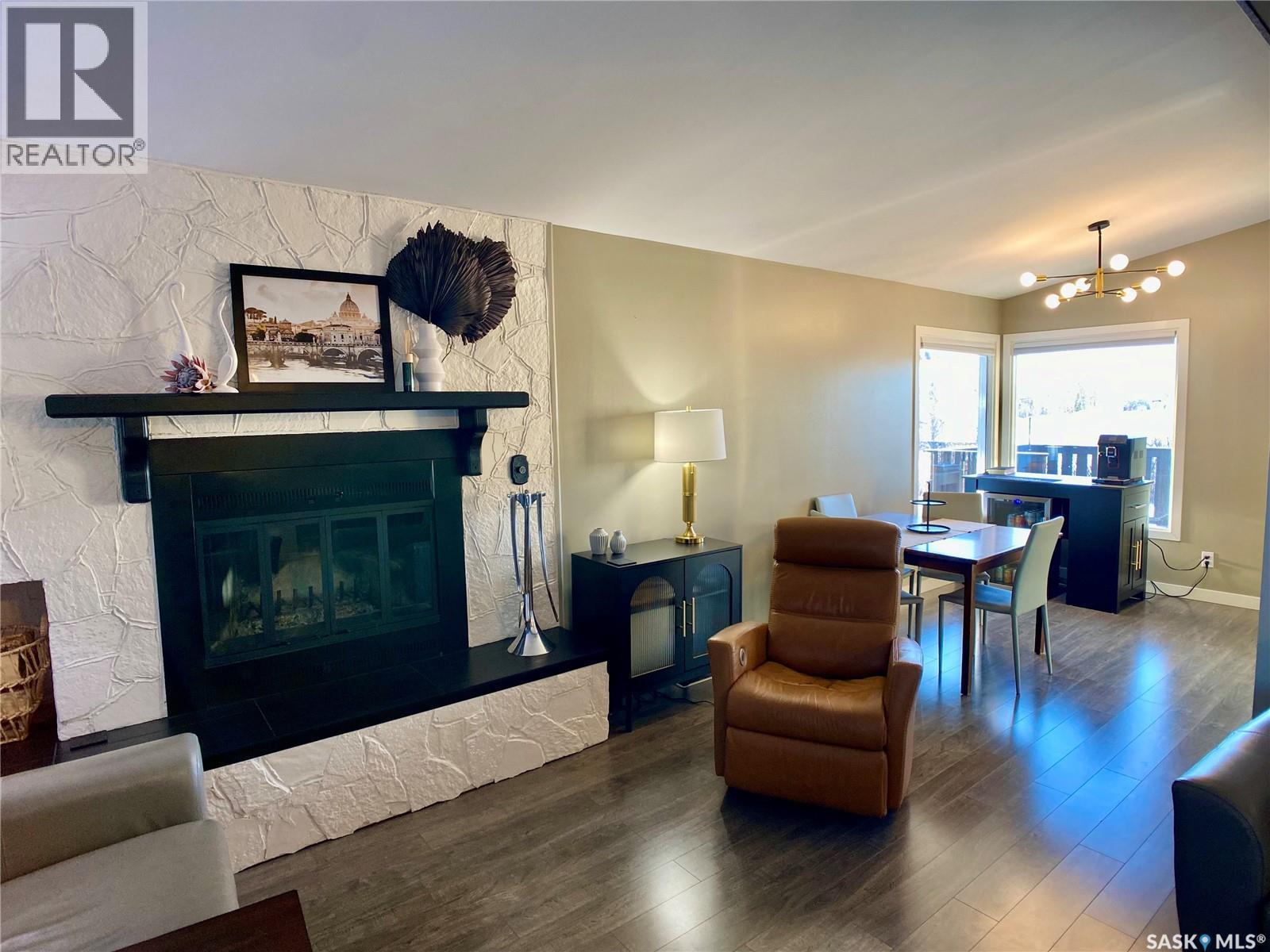 91 Moir Drive, Oxbow, SK - Indoor Photo Showing Living Room With Fireplace