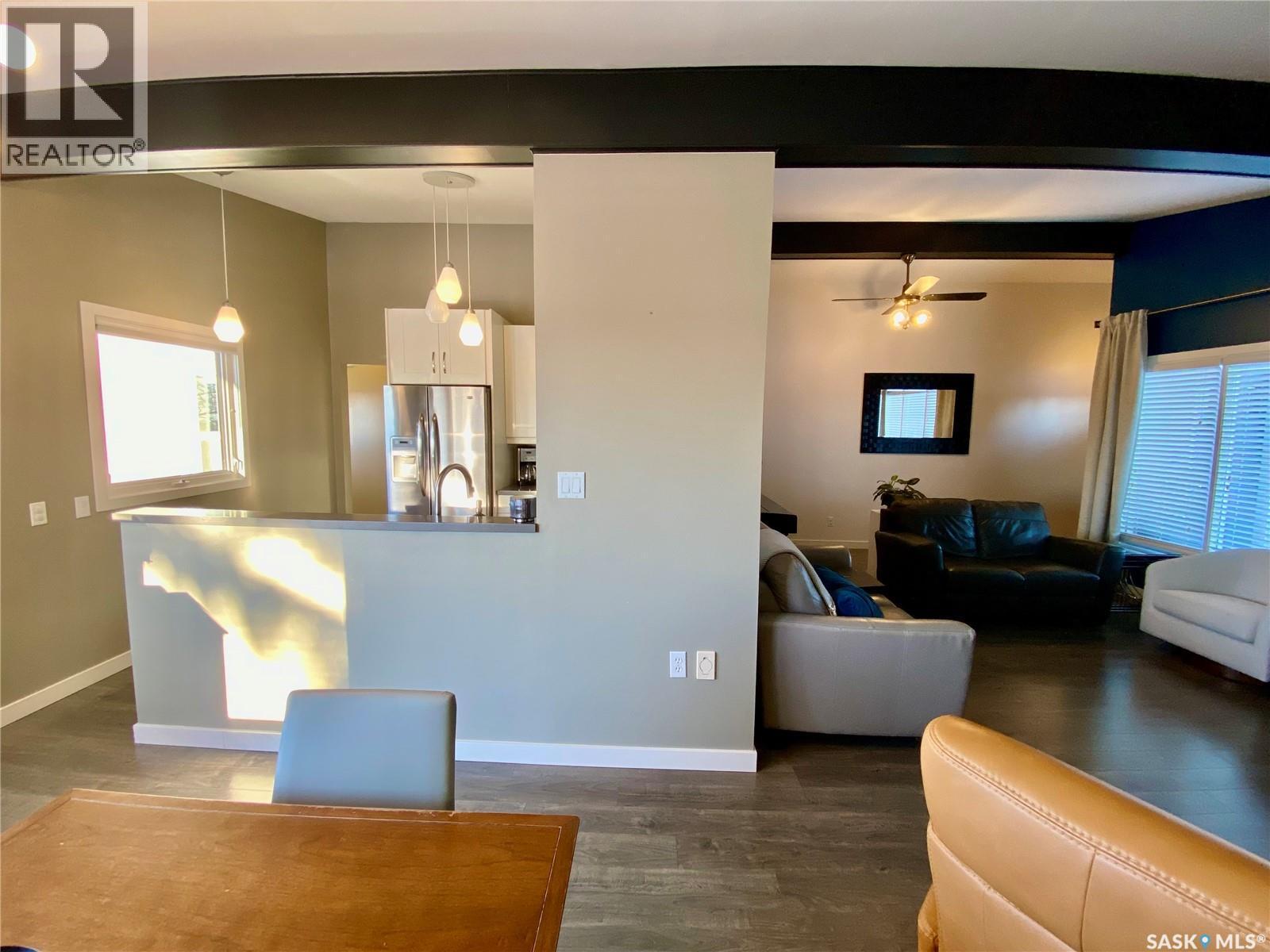 91 Moir Drive, Oxbow, SK - Indoor Photo Showing Living Room