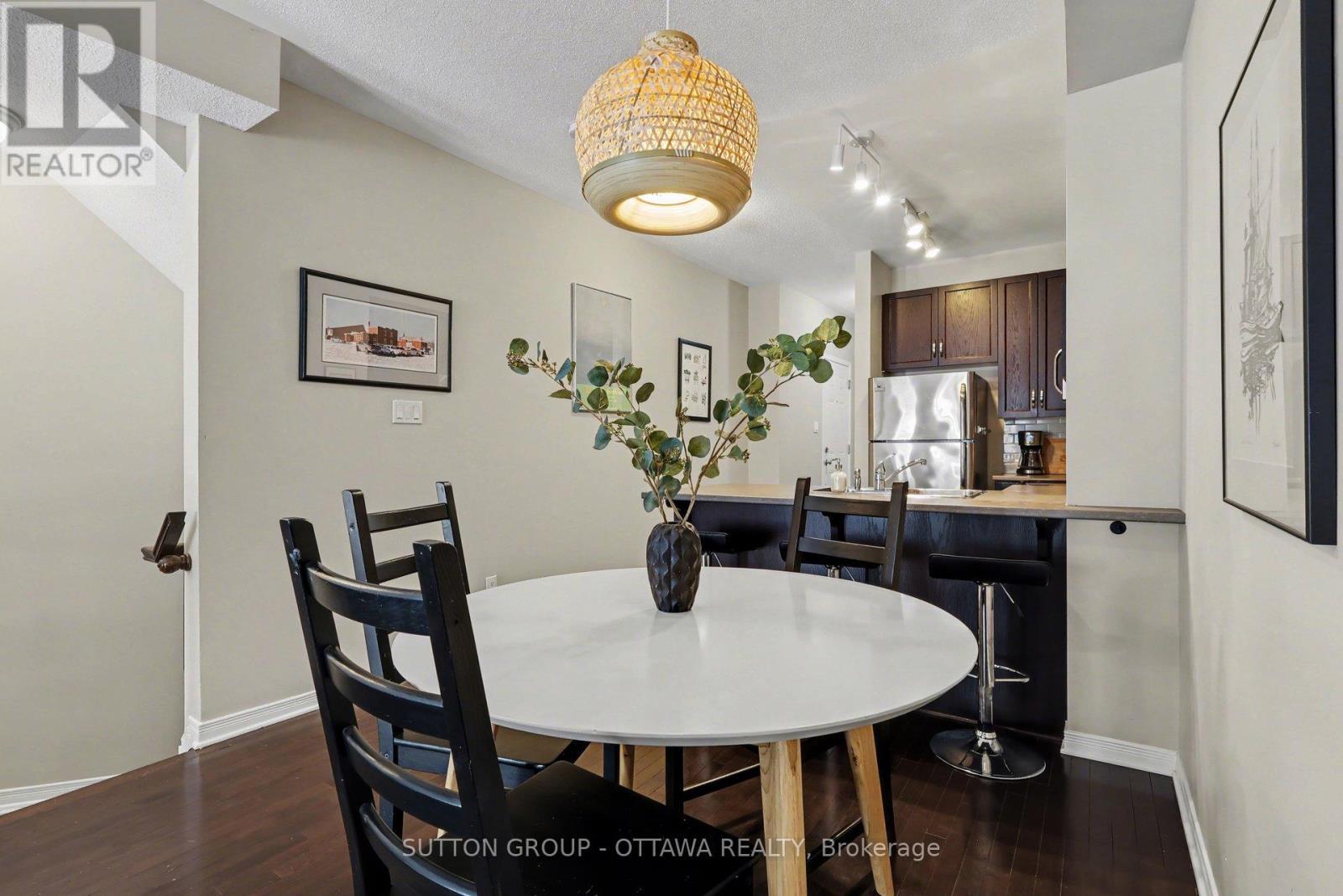 340 London Terrace, Ottawa, ON - Indoor Photo Showing Dining Room
