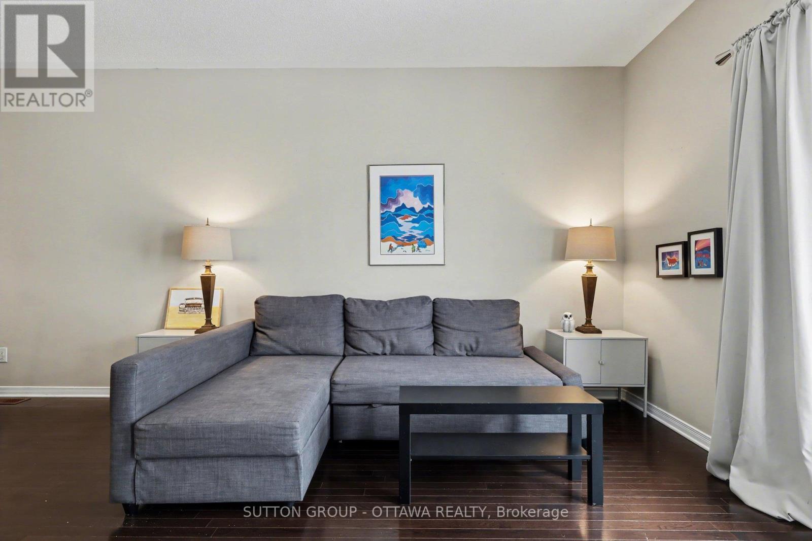 340 London Terrace, Ottawa, ON - Indoor Photo Showing Living Room