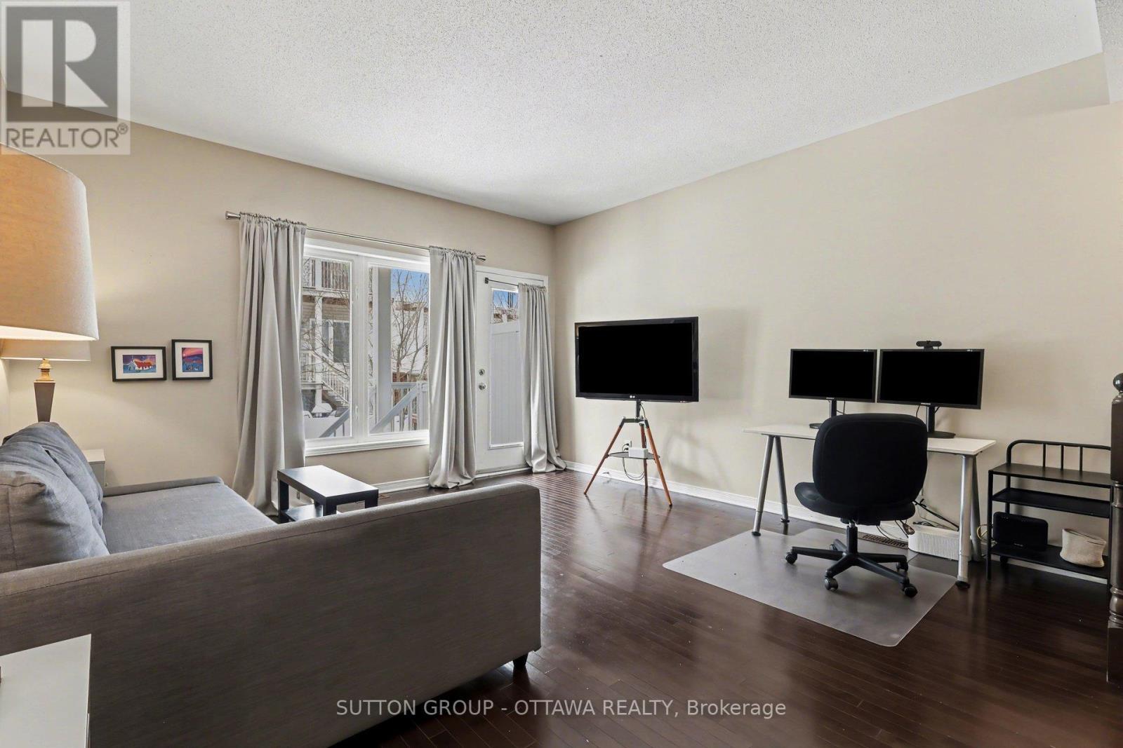340 London Terrace, Ottawa, ON - Indoor